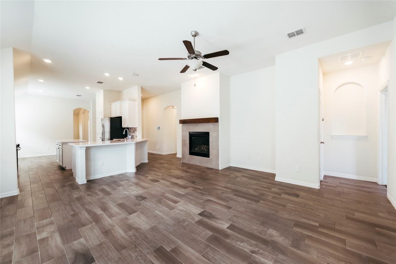 816 Black Hawk Dr - Photo 2 of 22