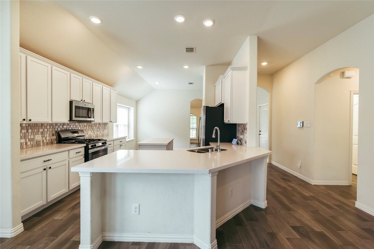 816 Black Hawk Dr - Photo 3 of 22