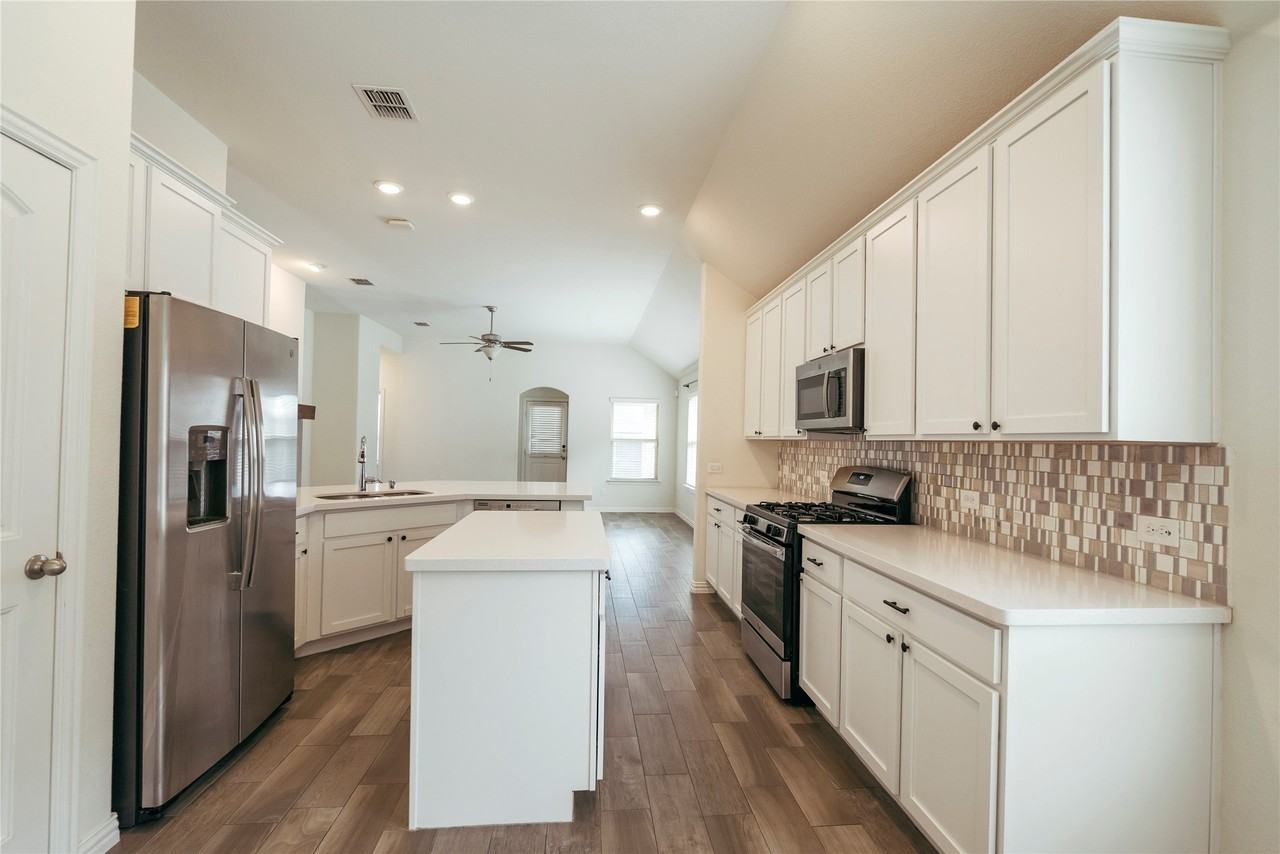 816 Black Hawk Dr - Photo 4 of 22