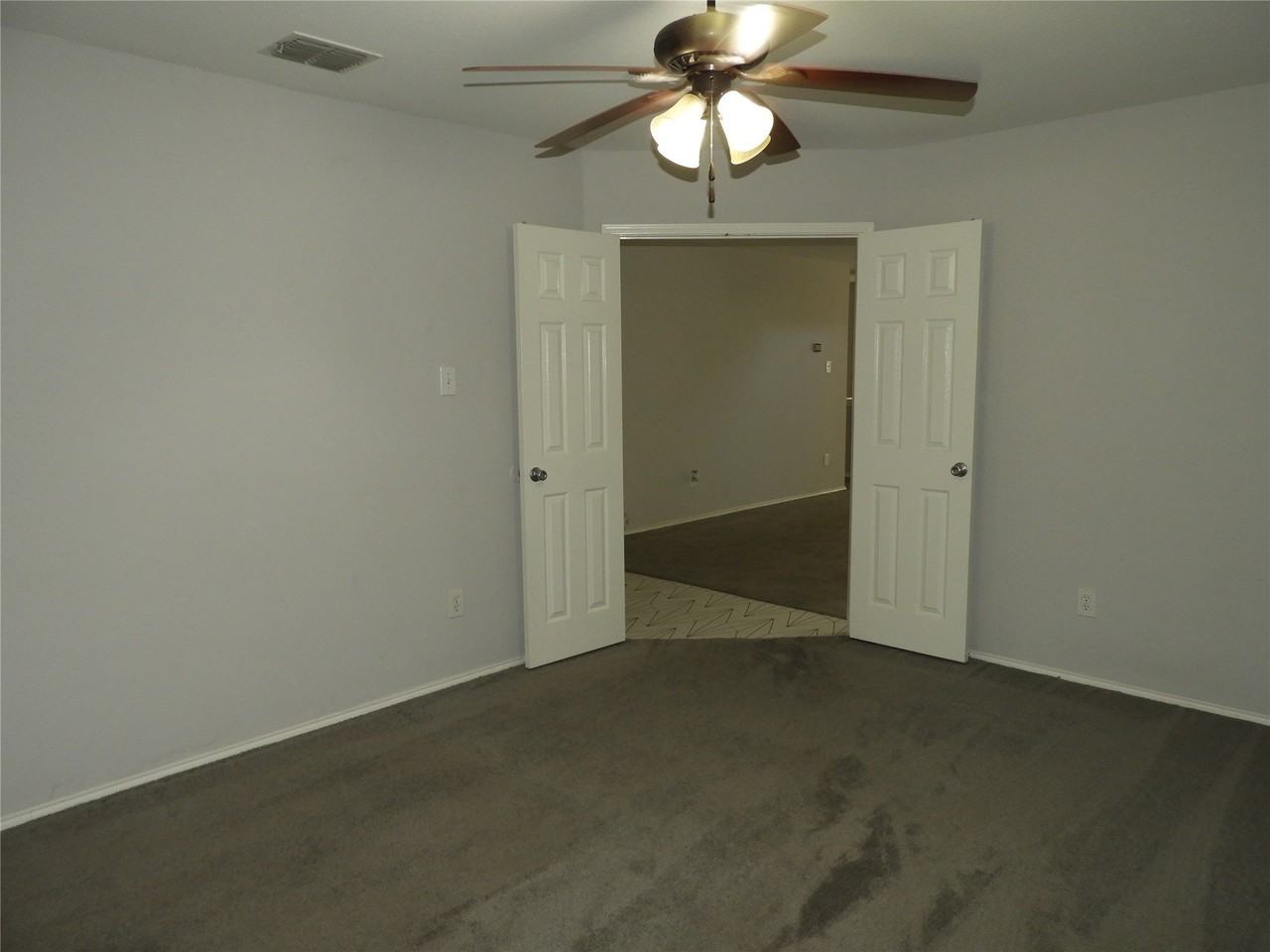 3900 Coloma Dr - Photo 2 of 18