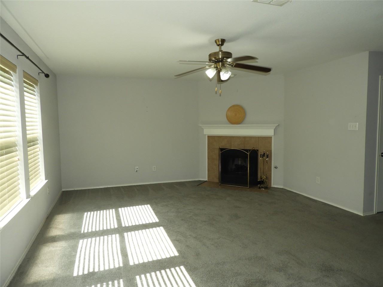 3900 Coloma Dr - Photo 3 of 18