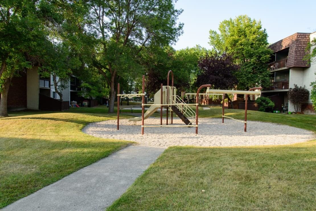 55 Strauss Drive - Photo 4 of 8