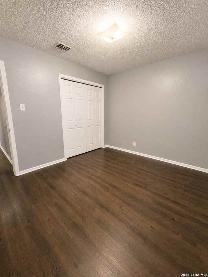 4704 Oakfield Way - Photo 5 of 18