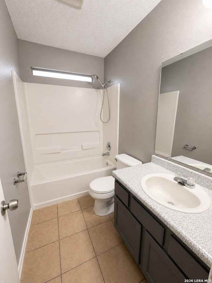 4704 Oakfield Way - Photo 7 of 18