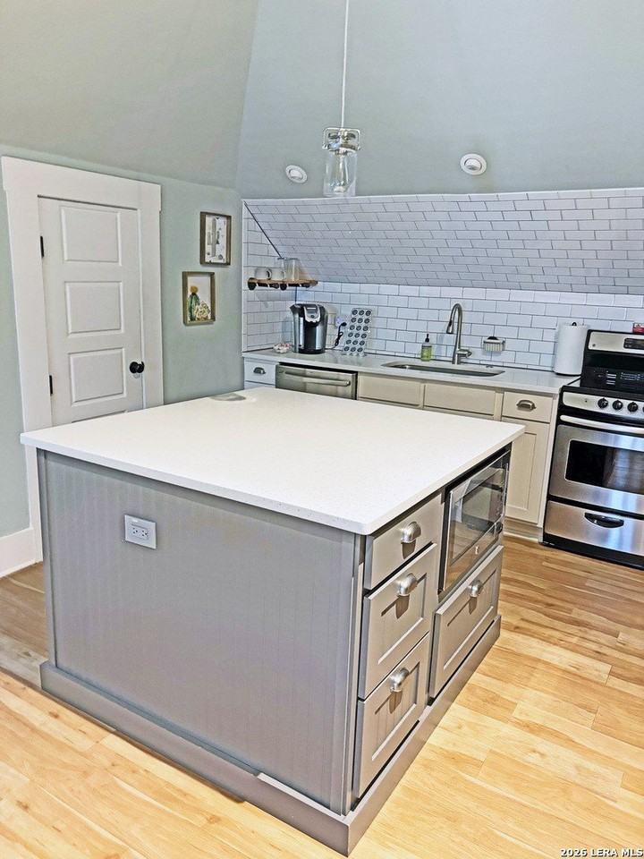 402 E Locust St #301 - Photo 4 of 10