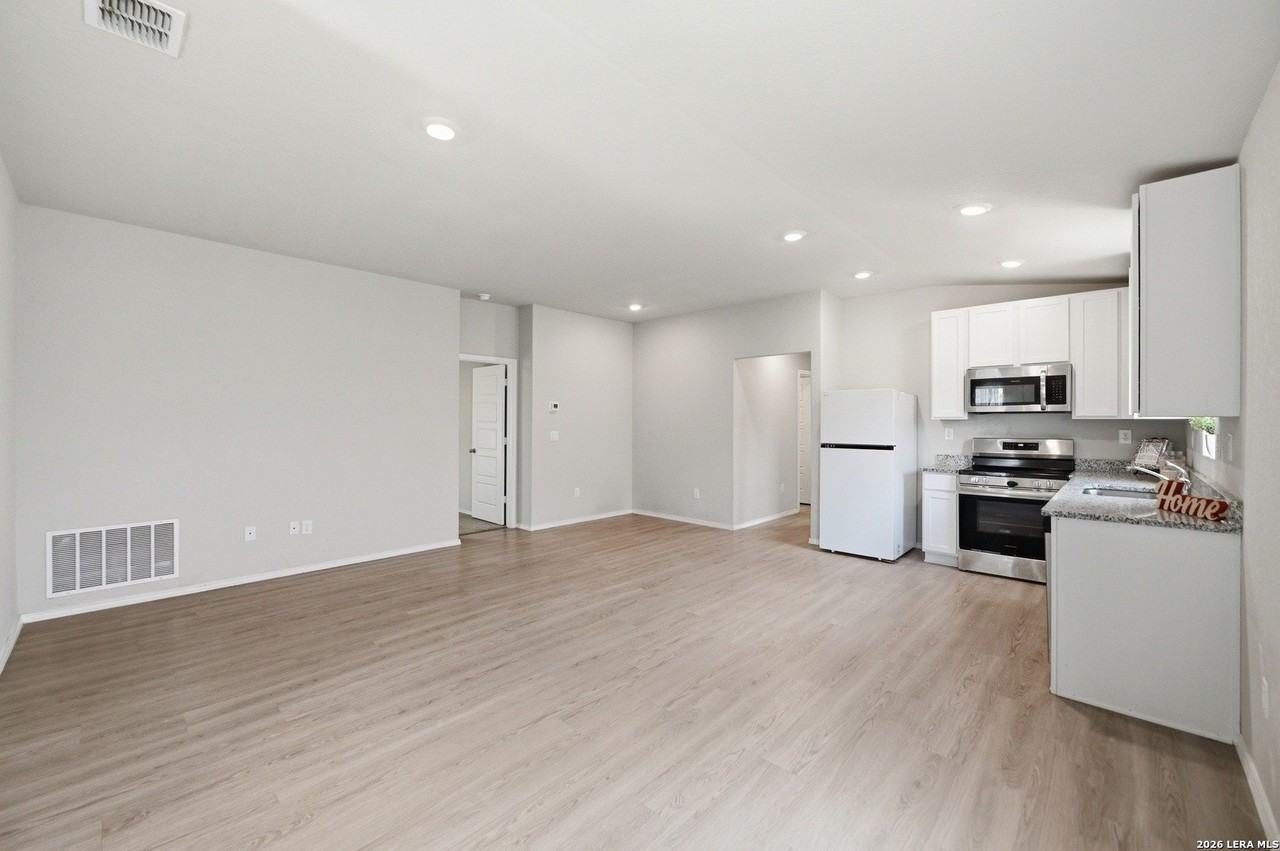 5731 Falcon Pt - Photo 5 of 34