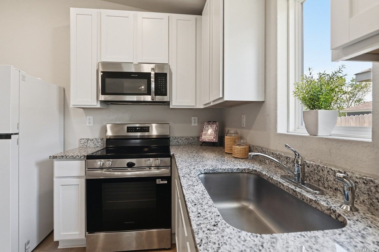 5731 Falcon Pt - Photo 6 of 34