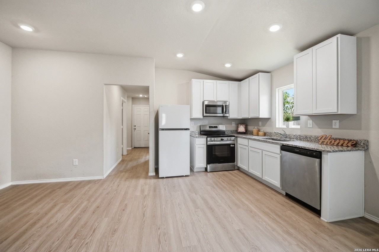 5731 Falcon Pt - Photo 7 of 34
