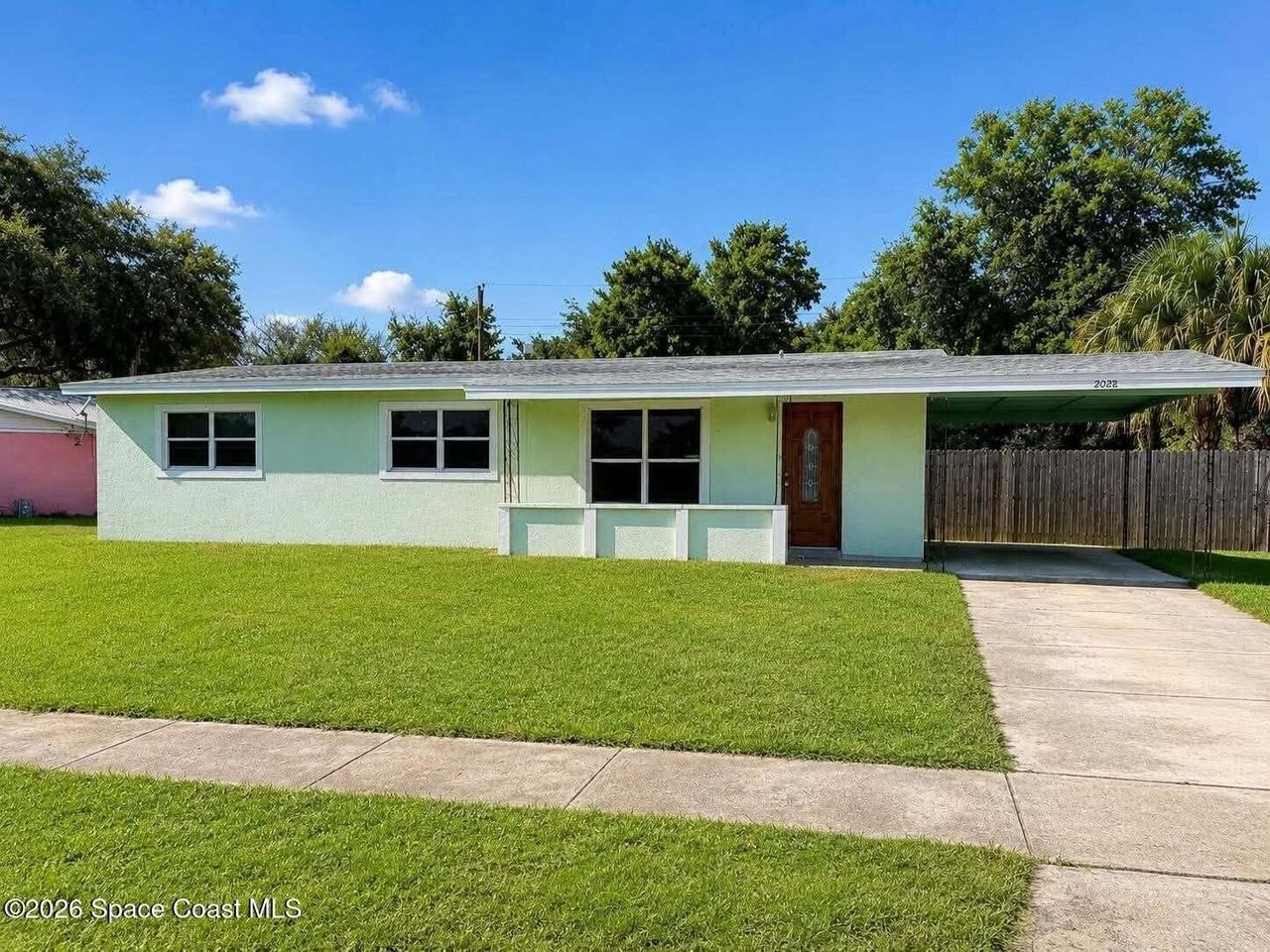 2028 Rollins Dr - Photo 2 of 11