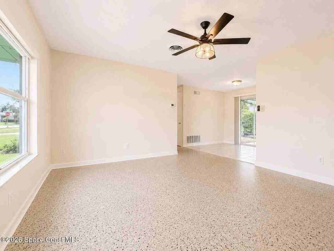 2028 Rollins Dr - Photo 4 of 11