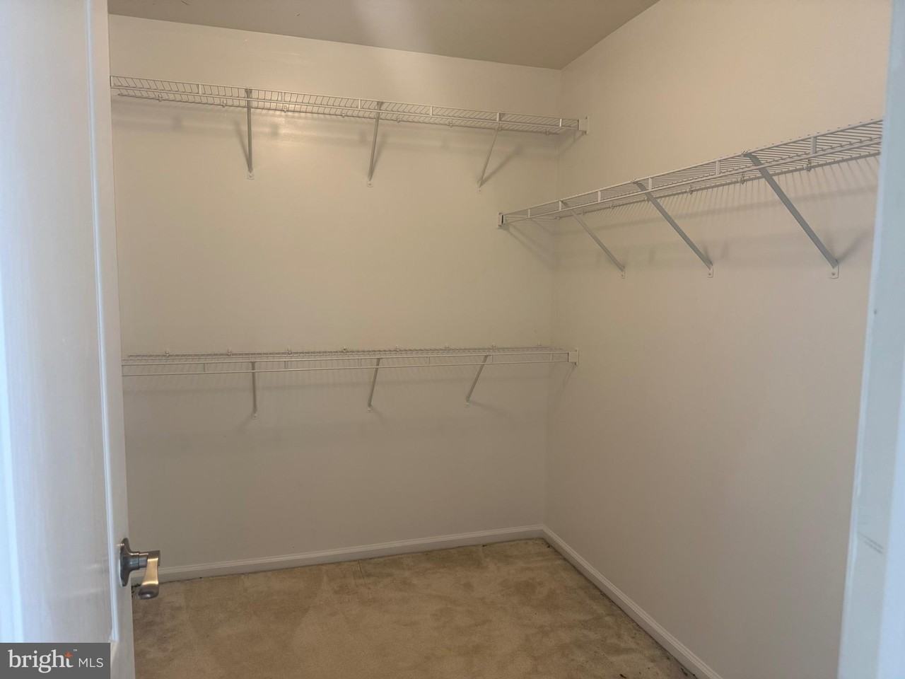 121 Acorn Dr - Photo 5 of 20