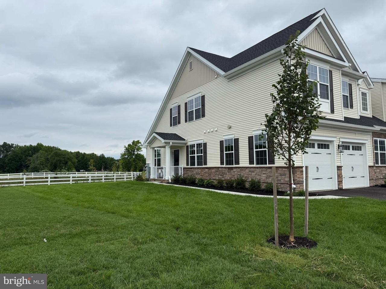 1404 Justin Dr - Photo 2 of 24