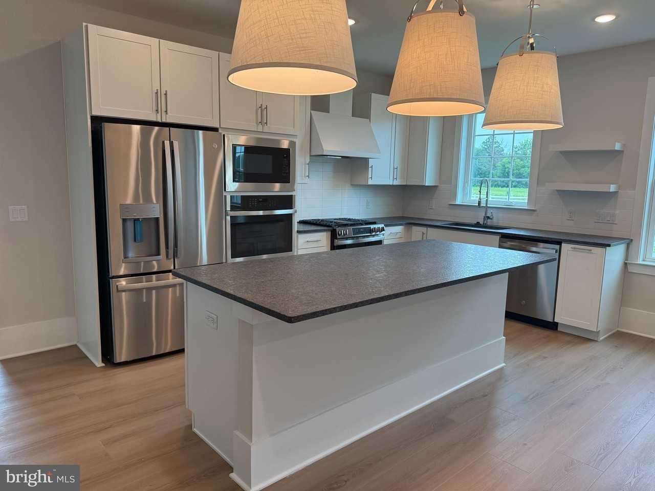 1404 Justin Dr - Photo 6 of 24