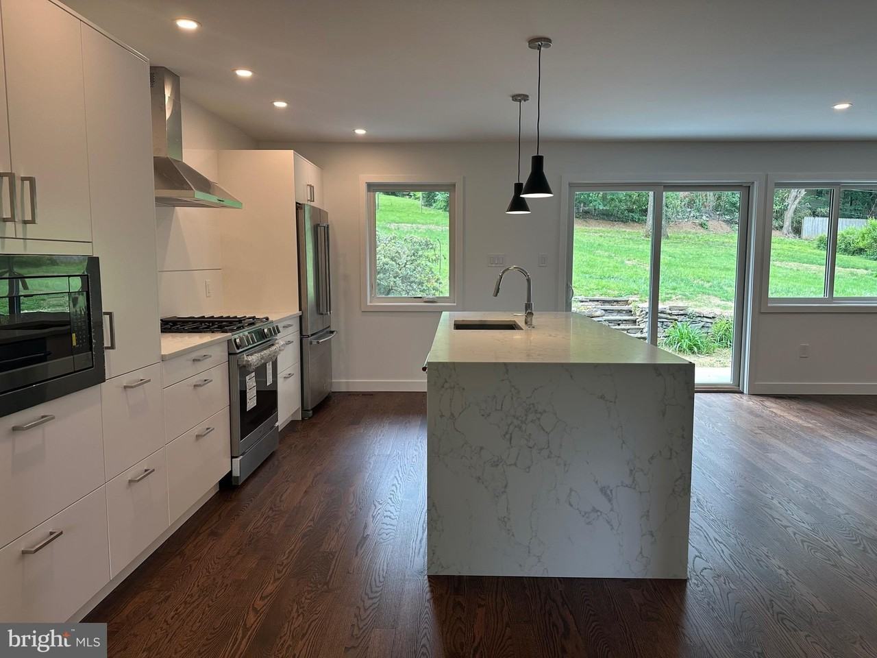 713 Woodfield Rd - Photo 4 of 35