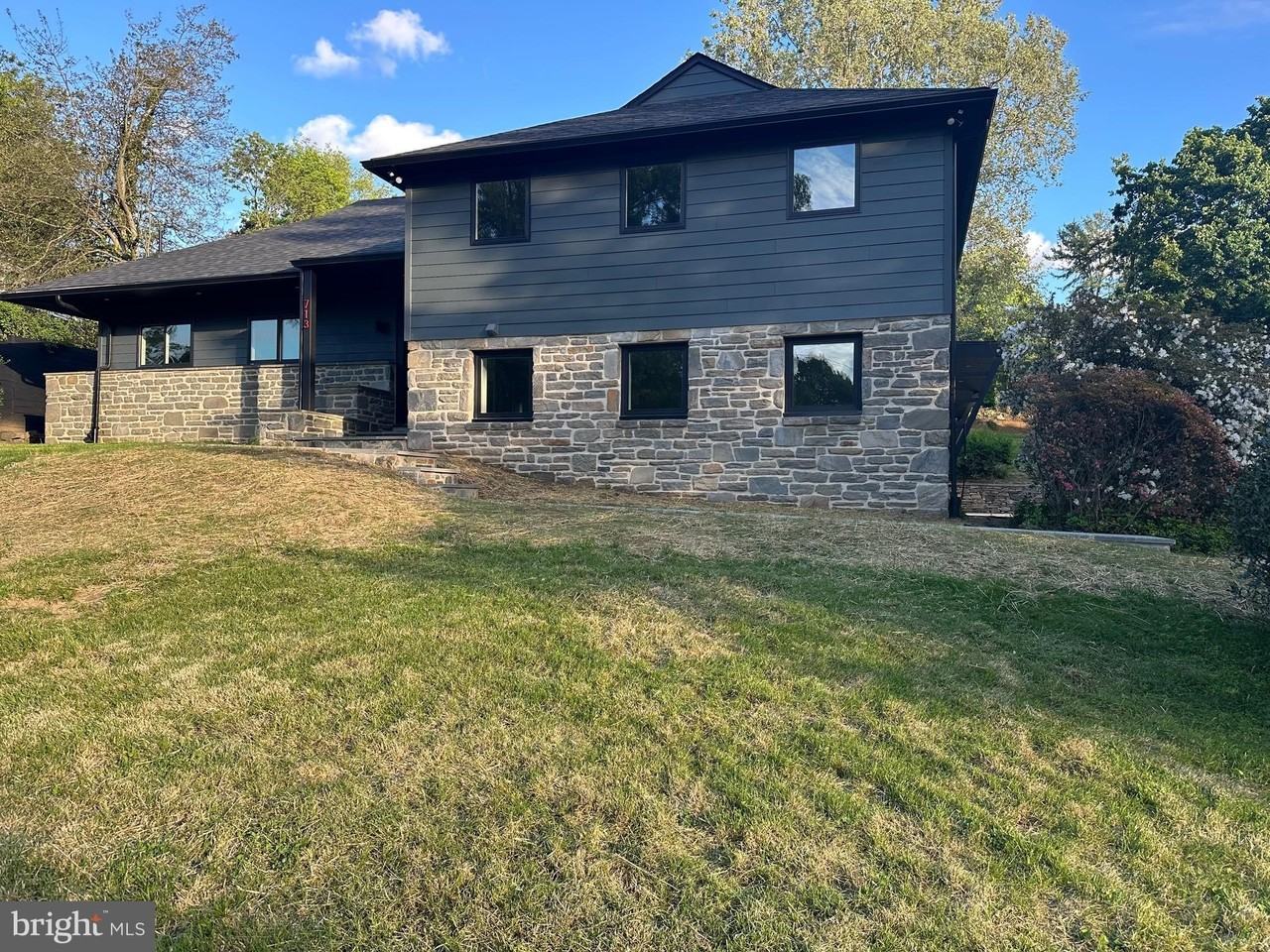 713 Woodfield Rd - Photo 7 of 35
