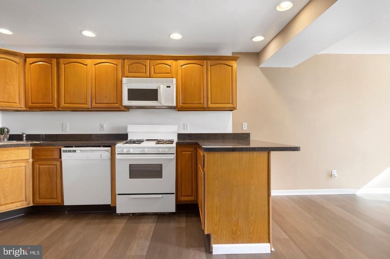 400 Green Ln #2 - Photo 7 of 16