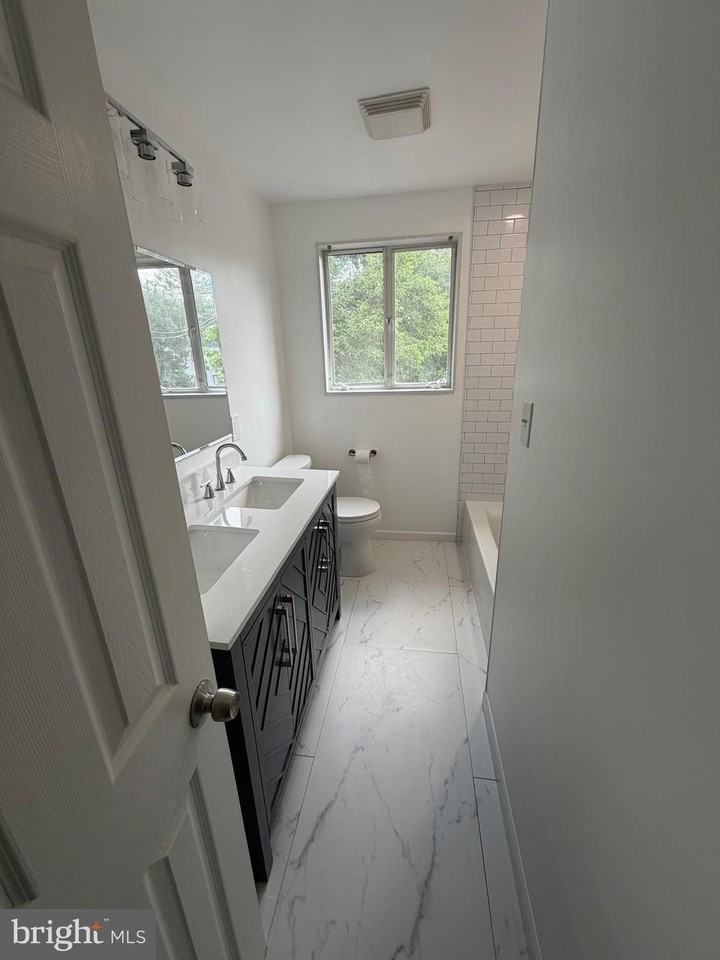 4206 Washington Blvd #2 - Photo 5 of 17