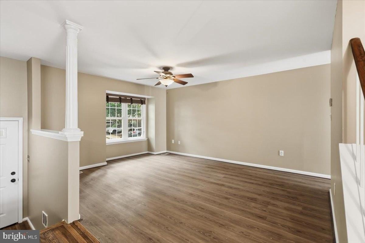 6168 Forest Creek Ct - Photo 4 of 32