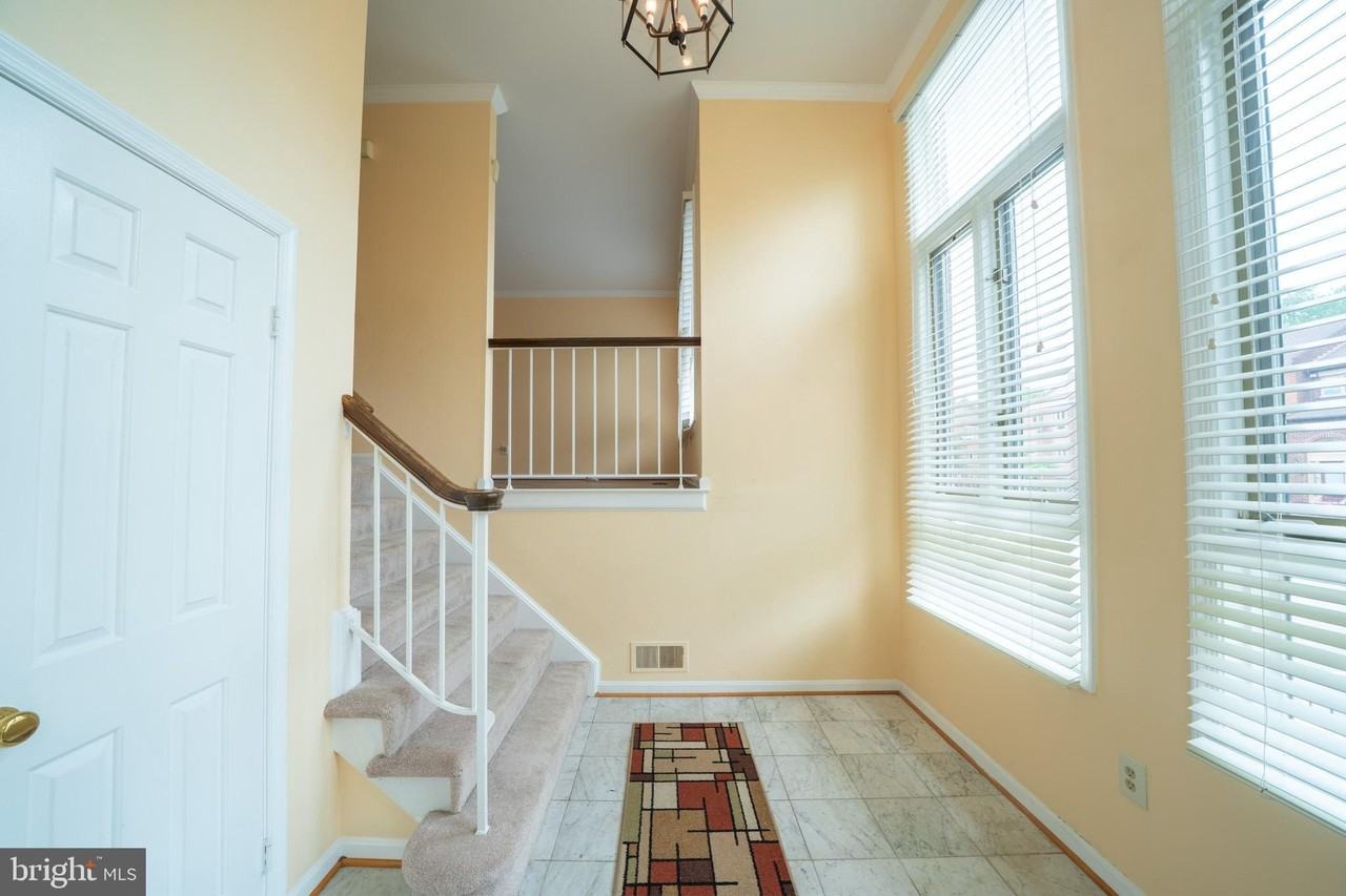 10168 Turnberry Pl - Photo 3 of 31