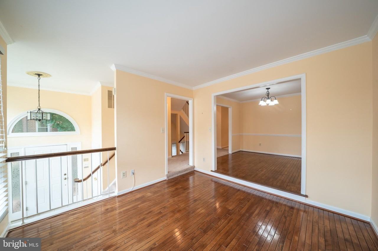 10168 Turnberry Pl - Photo 4 of 31