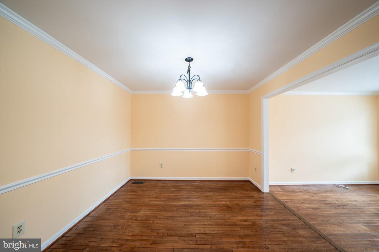 10168 Turnberry Pl - Photo 7 of 31