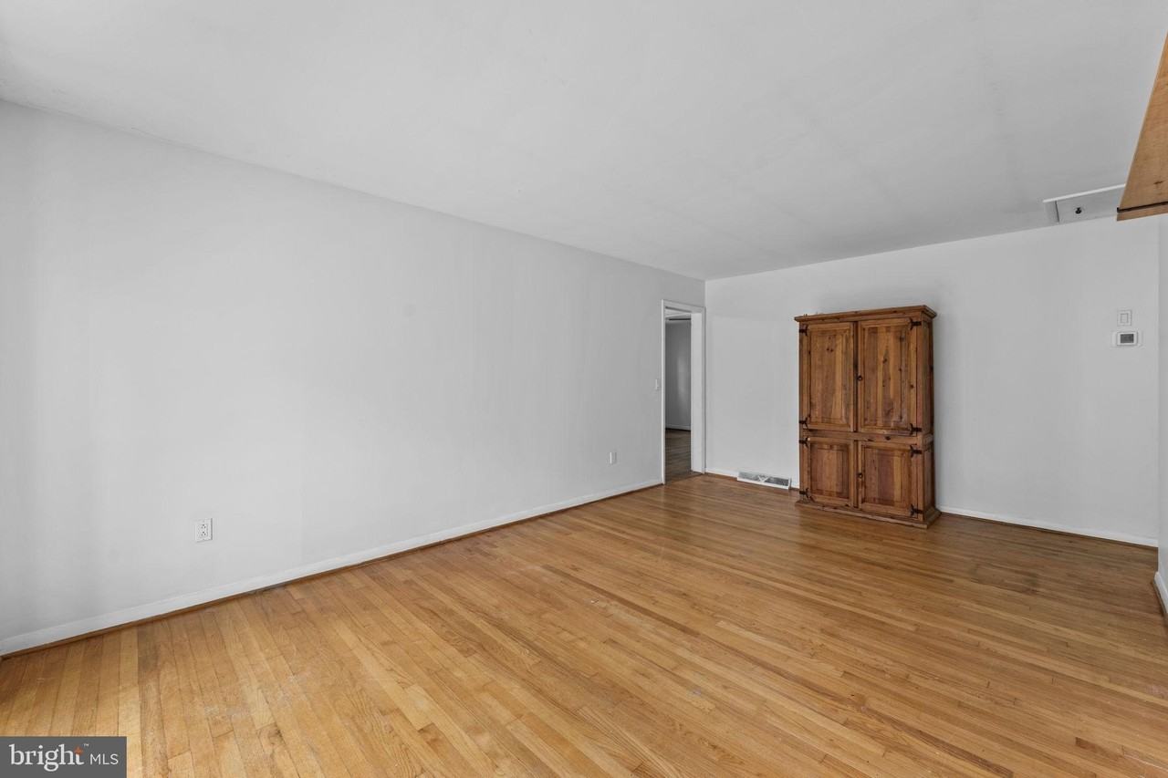 203 Maple St - Photo 4 of 29