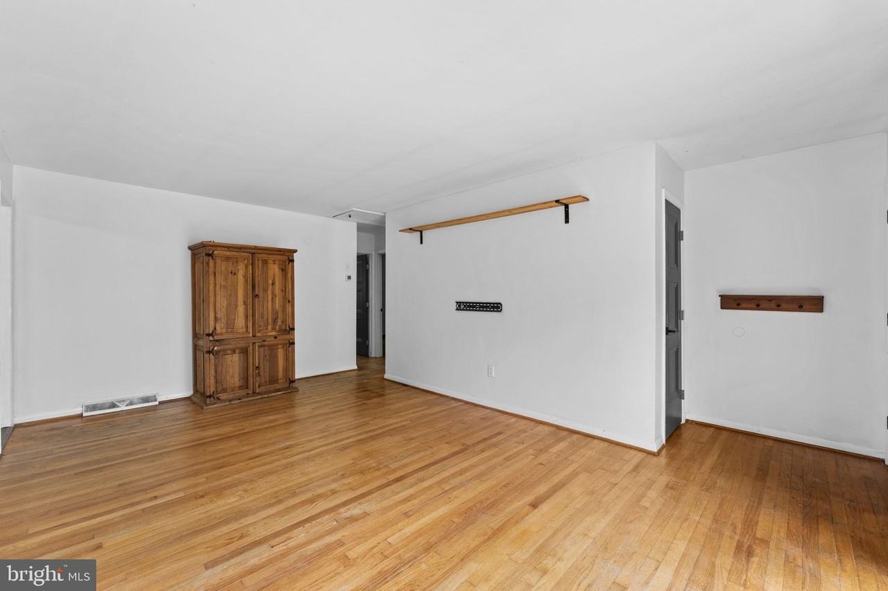 203 Maple St - Photo 5 of 29