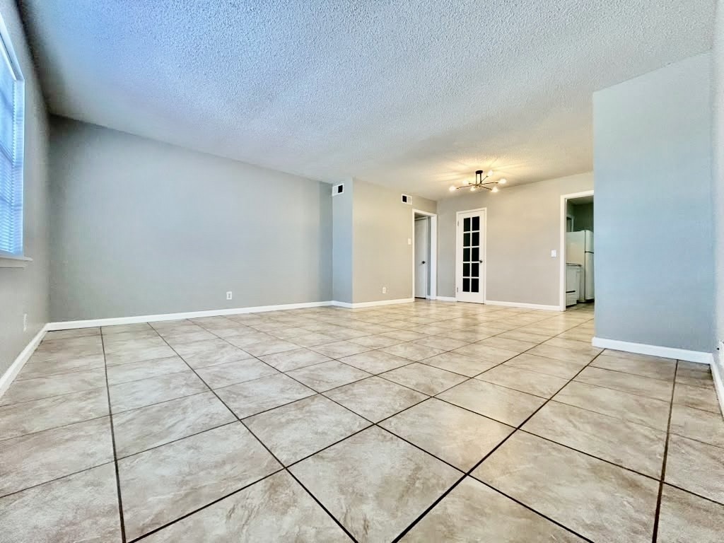 3815 Englewood Cir #3815 - Photo 2 of 17
