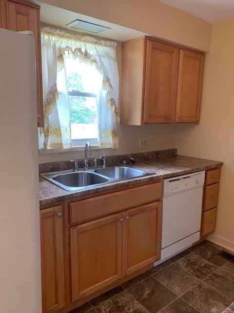 512 Carrlands Dr - Photo 3 of 11