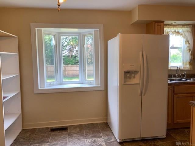 512 Carrlands Dr - Photo 5 of 11