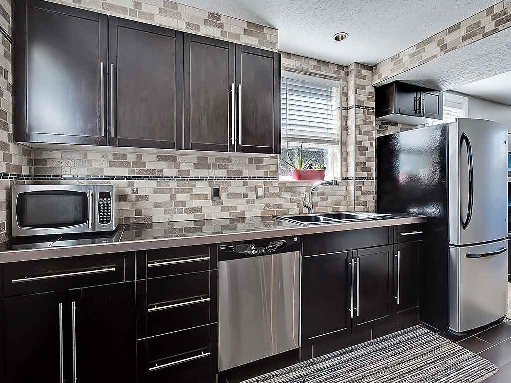 1635 12 Avenue Southwest - Photo 4 of 10