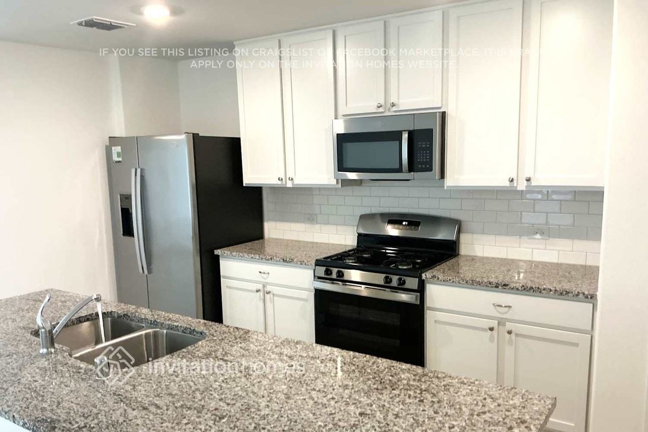 4036 Mountain Meadow Rd - Photo 5 of 15