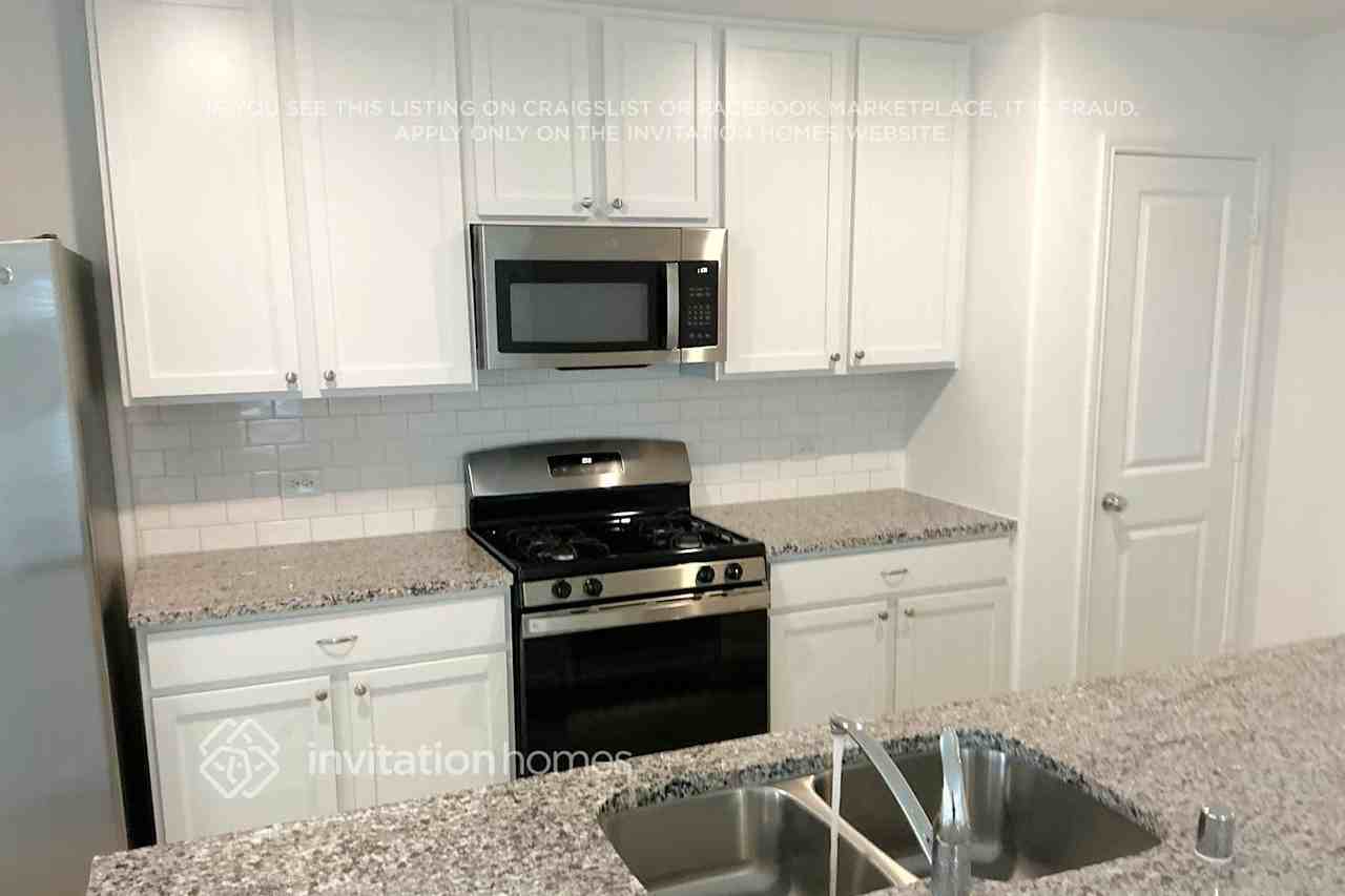 4036 Mountain Meadow Rd - Photo 6 of 15