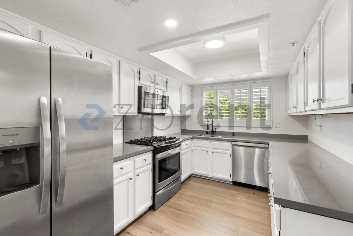 243 S Sierra Ave - Photo 7 of 23