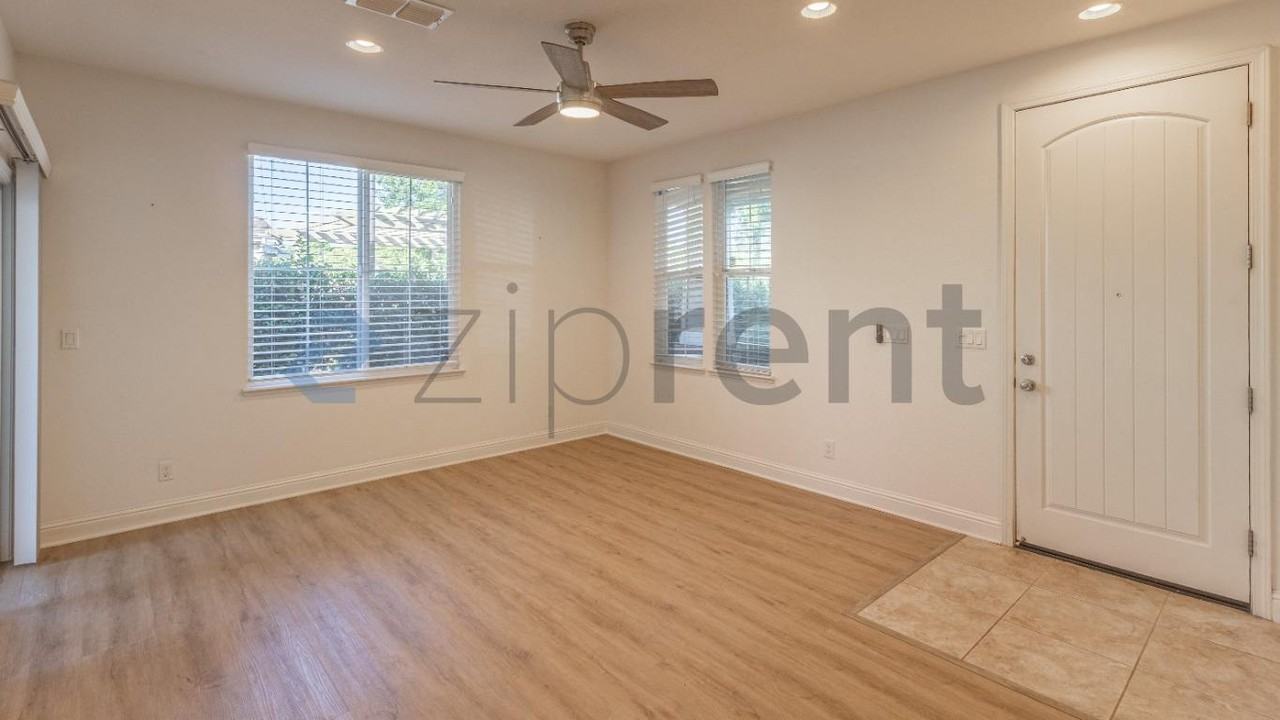 267 Jarvis Dr - Photo 2 of 37