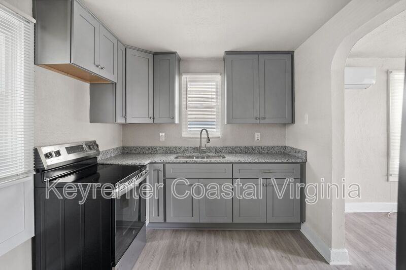 9569 6th Bay St #B - Photo 2 of 10