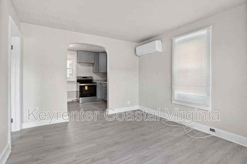 9569 6th Bay St #B - Photo 5 of 10