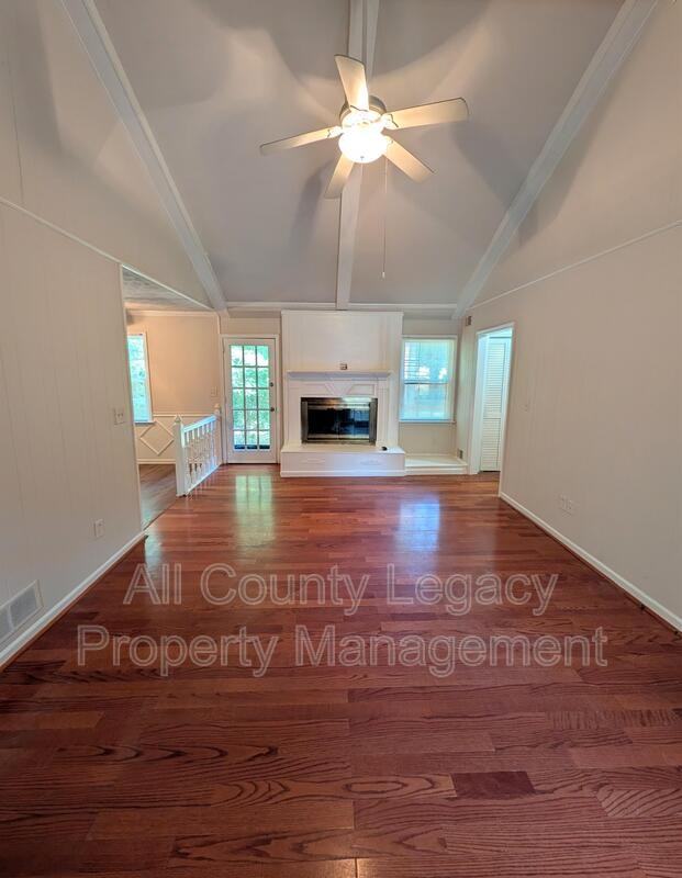 1422 Fairfield Dr Sw - Photo 3 of 14