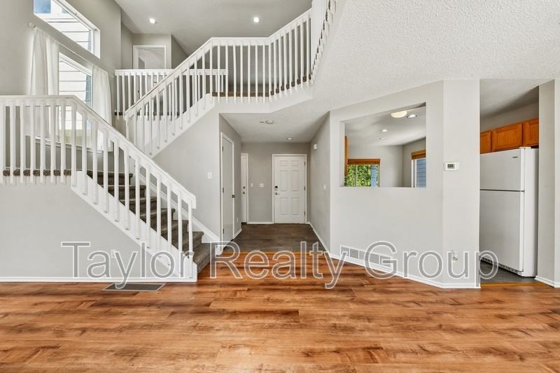 8728 Starwood Ln - Photo 3 of 29