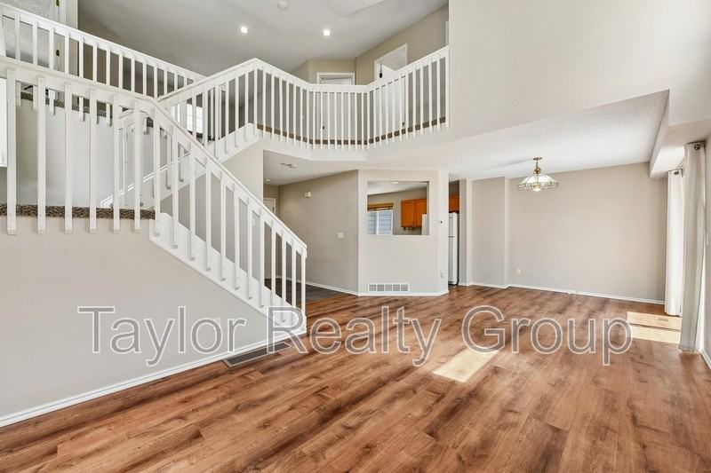 8728 Starwood Ln - Photo 4 of 29