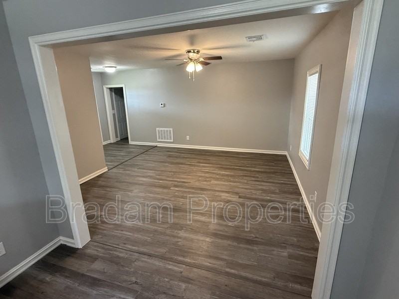 402 S Cedar St - Photo 4 of 9