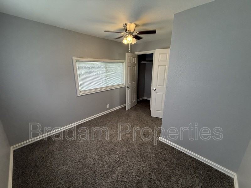 402 S Cedar St - Photo 7 of 9