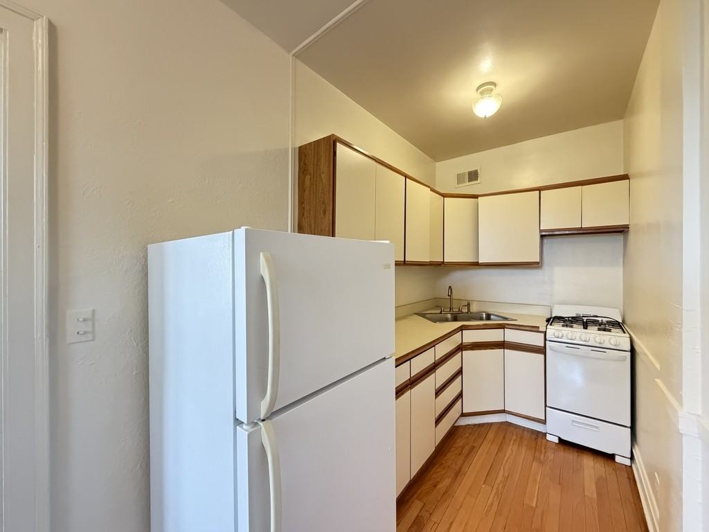 343 Park Ave #02 - Photo 2 of 21
