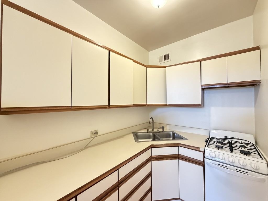 343 Park Ave #02 - Photo 3 of 21