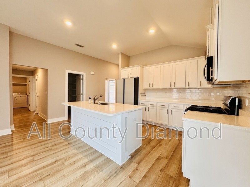 290 Bayou Bend Ln - Photo 4 of 25