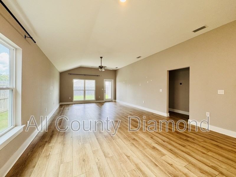 290 Bayou Bend Ln - Photo 5 of 25