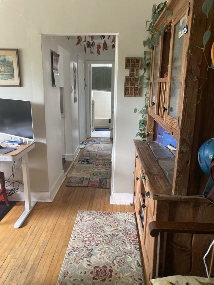 $1,700/ 1 Bdrm - Broadview & O'Connor  Sept 1st - Photo 4 of 13