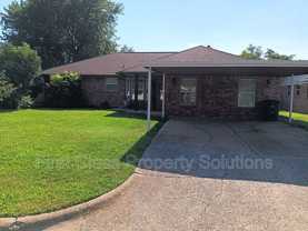 1205 S Howard Ave - Photo 1 of 1