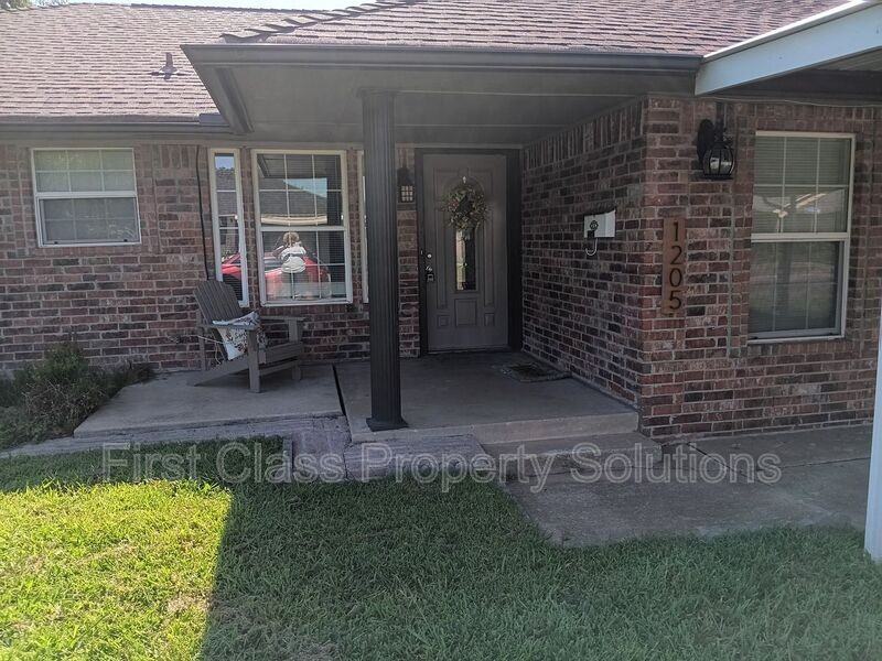 1205 S Howard Ave - Photo 3 of 37
