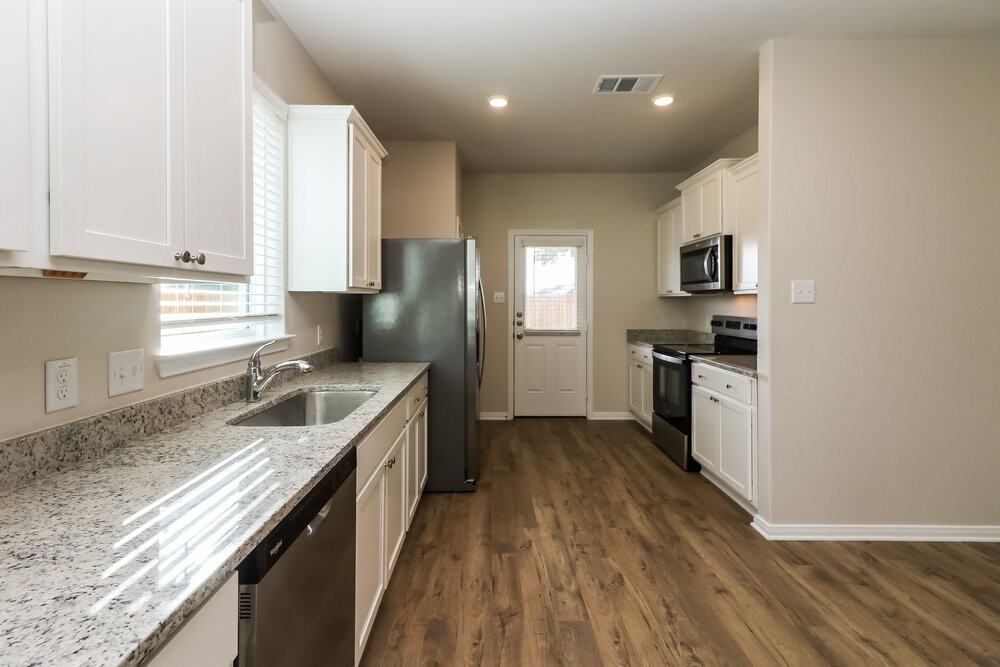 7630 Tipton Meadow Way - Photo 6 of 16
